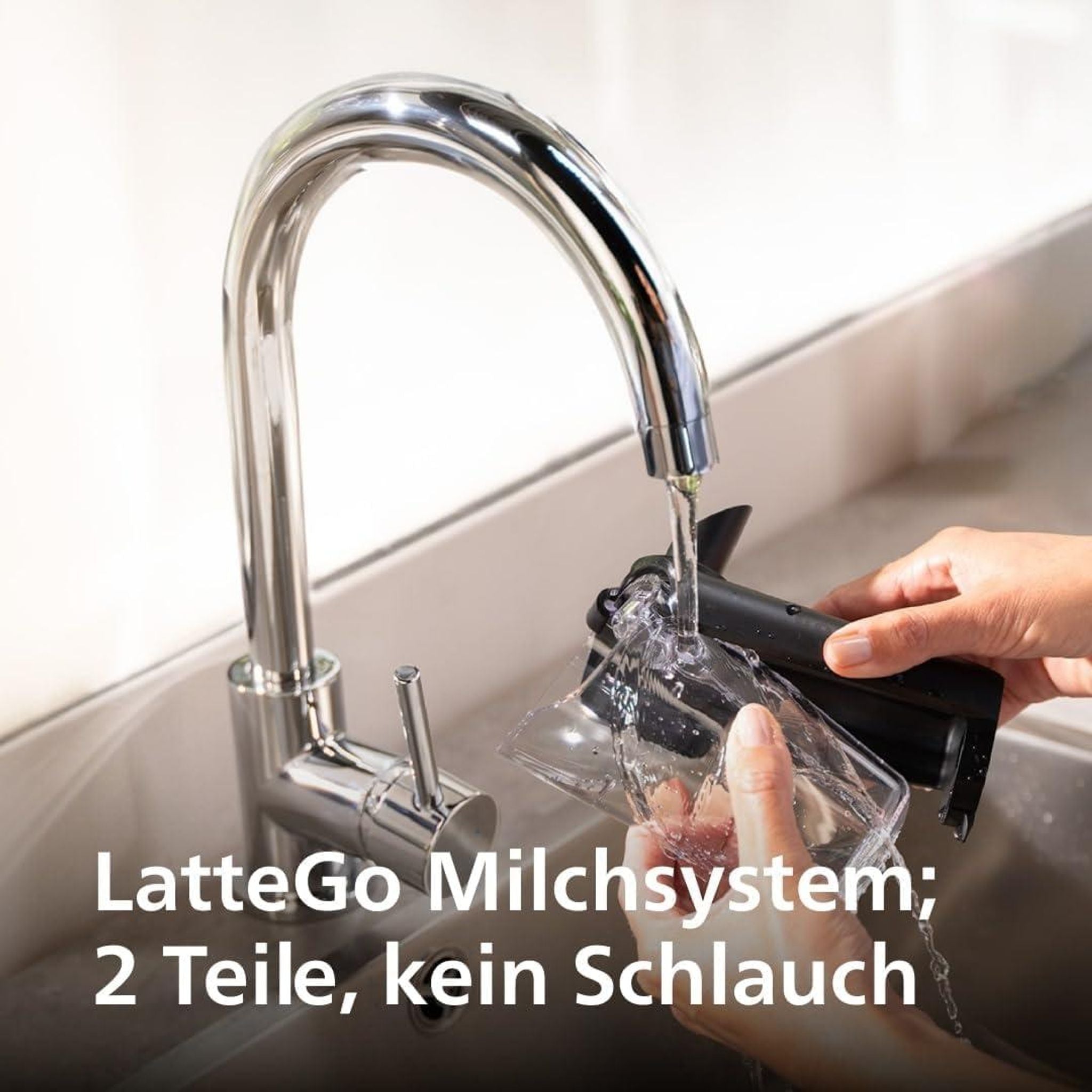 PHILIPS Kaffeevollautomat EP5544/50 5500 Series Matt-Schwarz, 20 Kaffeespezialitäten (heiß oder eisgekühlt), LatteGo-Milchsystem, SilentBrew Technologie